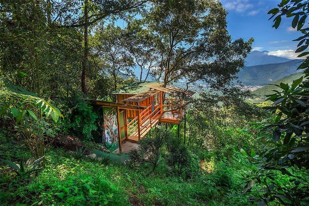 Second city Antigua, Guatemala, Earth Lodge a treehouse with amazing views over a forested valley