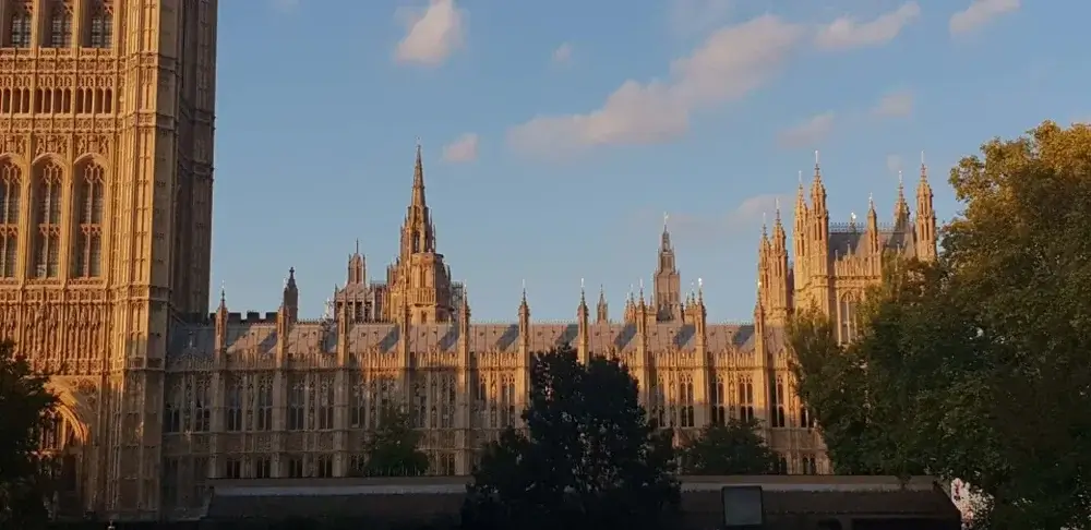  Things that will make you fall in love with London
House of Parliament in golden hour with sun warming colour of stone.  Many windows, intricate decorative stonework