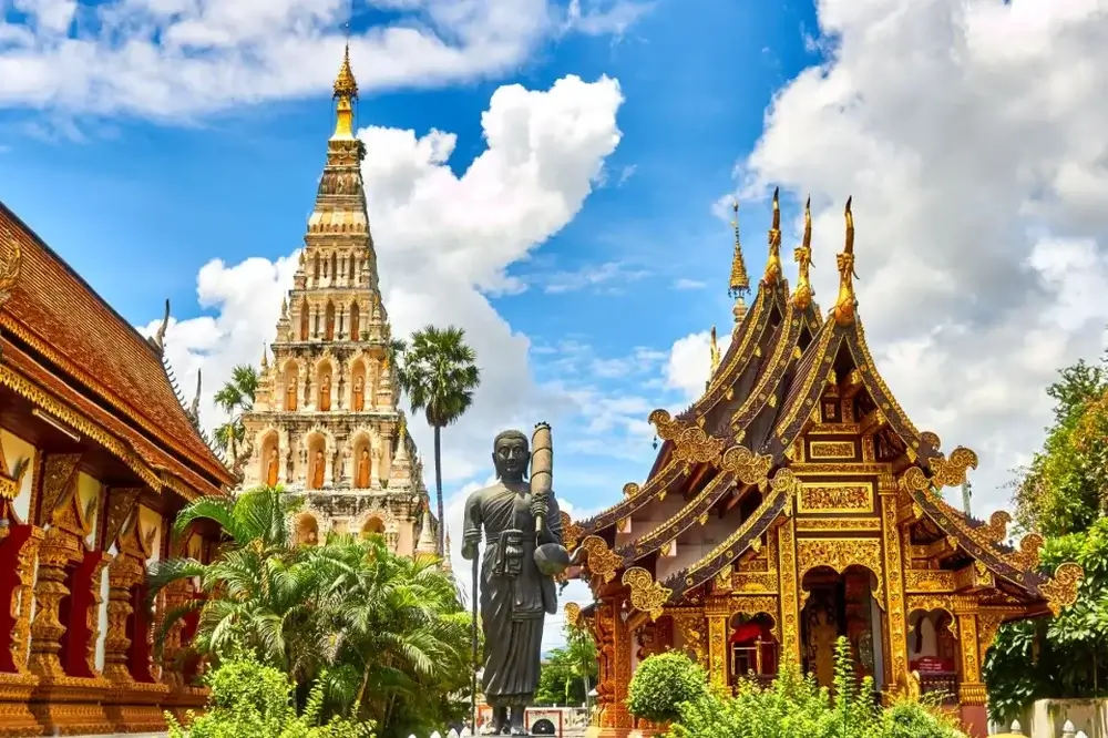 1st solo trip destination Thailand, temples and statue