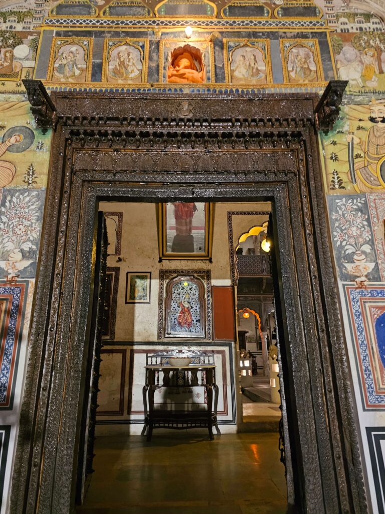 Hotel Mandawa Haveli entrance doorway looking through into reception area